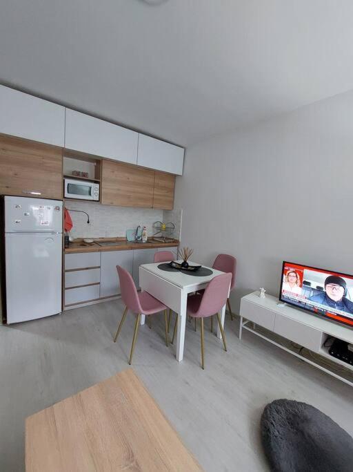 City Center Chic, Urban Apartment Skopje Esterno foto