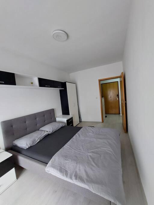 City Center Chic, Urban Apartment Skopje Esterno foto