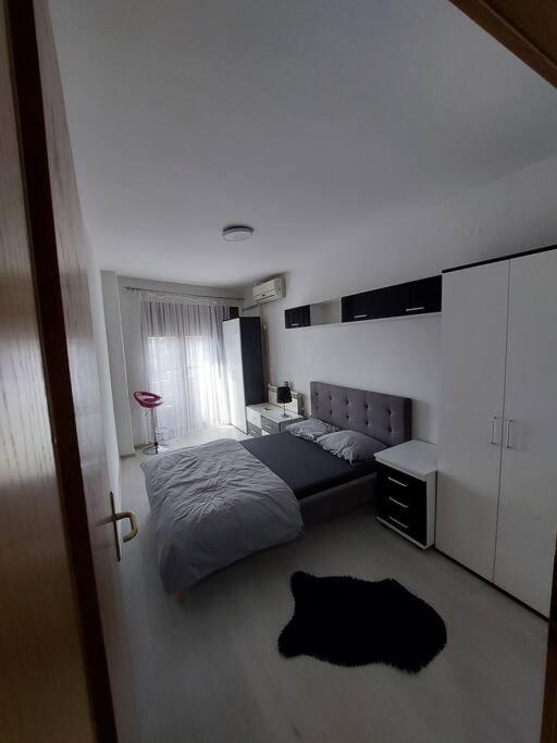 City Center Chic, Urban Apartment Skopje Esterno foto